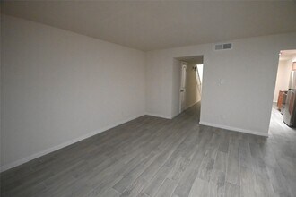 9419 Fondren Rd in Houston, TX - Building Photo - Building Photo