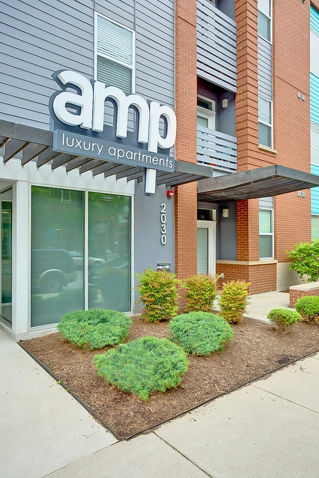 AMP Luxury Apartments in Louisville, KY - Foto de edificio - Building Photo