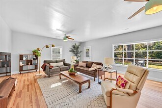 1077 Harbor View Rd in Charleston, SC - Building Photo - Building Photo