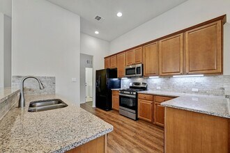 2344 Broken Wagon Dr in Leander, TX - Foto de edificio - Building Photo