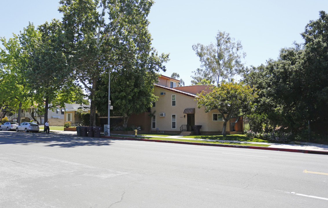 1444 E Chevy Chase Dr in Glendale, CA - Building Photo