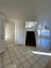 956 Ribbon Grass Ave in Las Vegas, NV - Building Photo - Building Photo