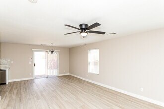 6196 Fisher Creek Ct in Las Vegas, NV - Building Photo - Building Photo