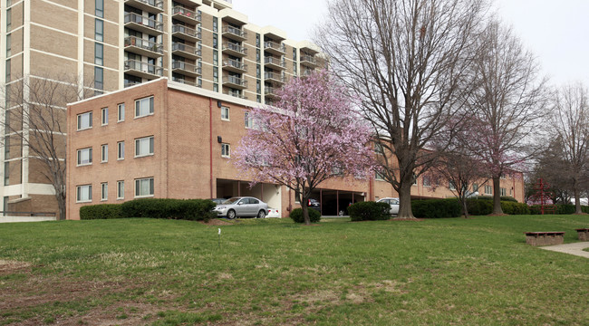 2112 Columbia Pike in Arlington, VA - Foto de edificio - Building Photo