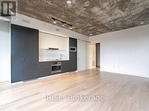 170-170 Bayview Ave in Toronto, ON - Building Photo - Building Photo