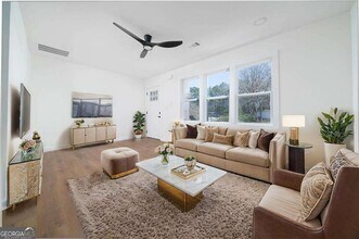 2215 Gordon Cir in Smyrna, GA - Building Photo - Building Photo