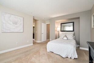 10428 Duxbury Ln in San Diego, CA - Building Photo