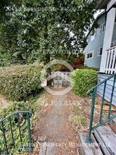 2045 E Burnside St in Portland, OR - Building Photo - Building Photo