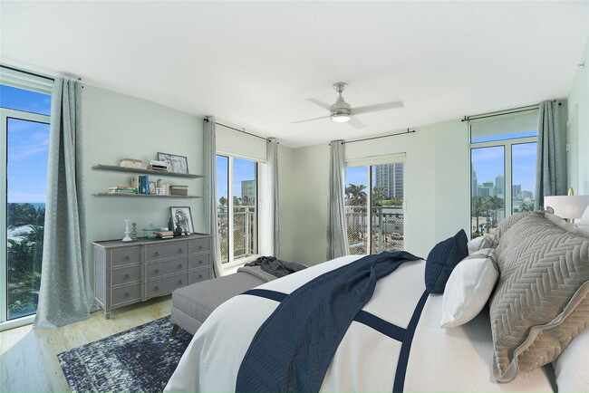 7600 Collins Ave in Miami Beach, FL - Building Photo - Building Photo