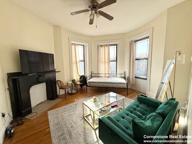 1451 Tremont St, Unit 2F in Boston, MA - Foto de edificio - Building Photo