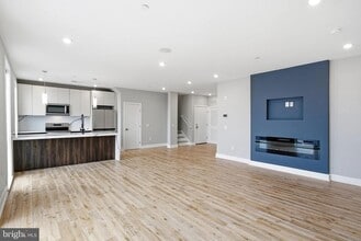 1000 W Girard Ave in Philadelphia, PA - Building Photo - Building Photo