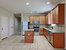 848 Highland Vista in New Braunfels, TX - Foto de edificio - Building Photo