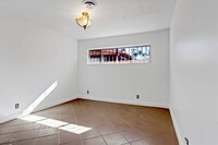 1812 Cochran St in Las Vegas, NV - Building Photo - Building Photo