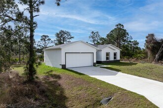 325 Hermosa Ave in Lehigh Acres, FL - Building Photo - Building Photo