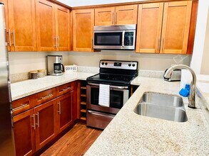 1317 Periwinkle Pl in Wellington, FL - Foto de edificio - Building Photo