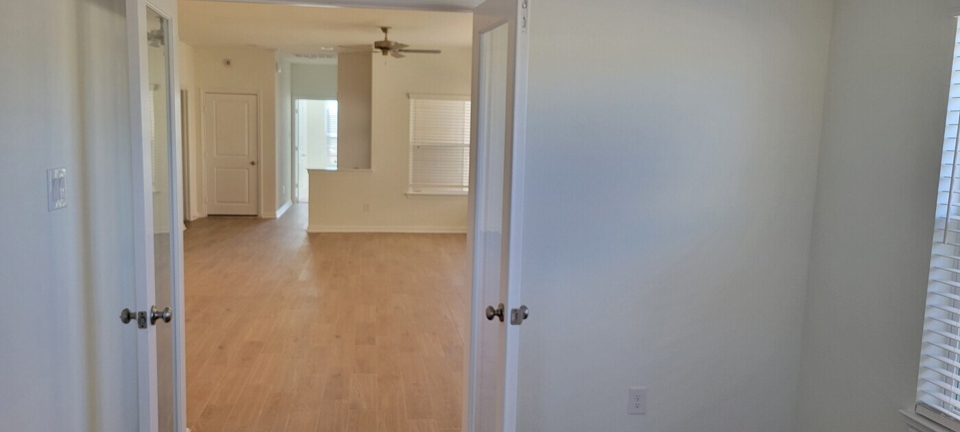 619 Silver Pear Ct in Montgomery, TX - Building Photo