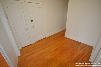 127 Sutherland Rd, Unit L in Boston, MA - Building Photo - Building Photo