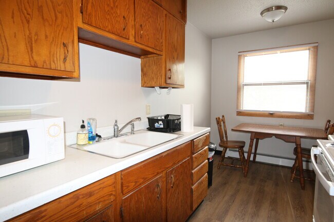 1223 S Main St in Aberdeen, SD - Building Photo - Building Photo