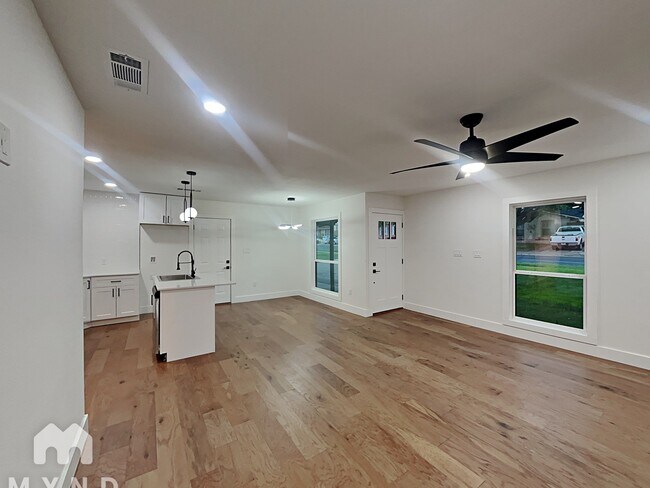 1603 Rutland Dr in Austin, TX - Building Photo - Building Photo