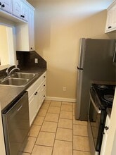 1616 Avenue N in Huntsville, TX - Foto de edificio - Building Photo