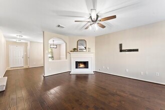 2419 Colonial Springs Ln in Spring, TX - Foto de edificio - Building Photo