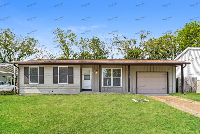 5031 Tulip Tree Ln in Hazelwood, MO - Building Photo