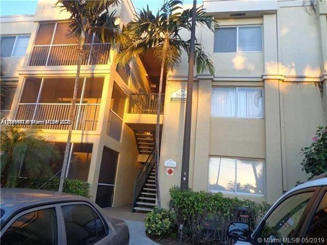 5686 Rock Island Rd in Tamarac, FL - Building Photo