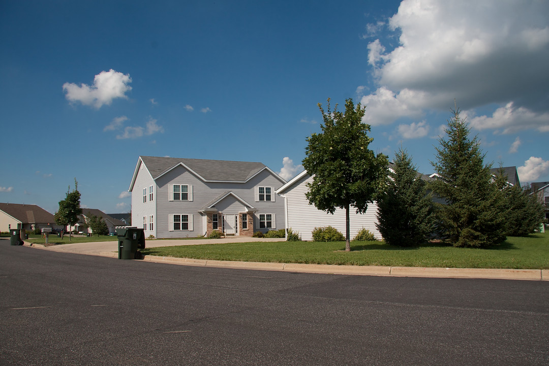 1009 Fitness Run in Sun Prairie, WI - Building Photo