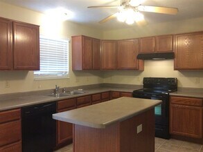 6658 W Longview Dr in McCordsville, IN - Building Photo - Building Photo