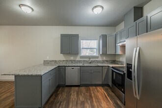 384 24th St NE in Salem, OR - Building Photo - Building Photo