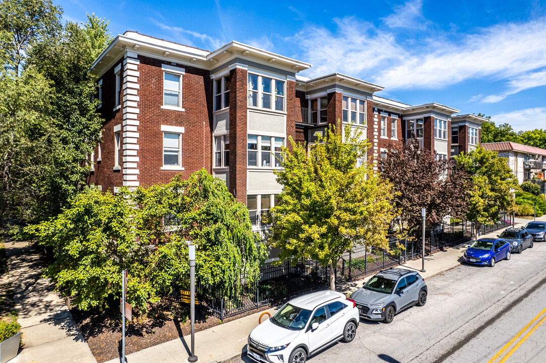 Berkeley Apartments in Kansas City, MO - Building Photo