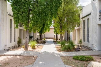 Meadowbrook in Phoenix, AZ - Building Photo - Building Photo