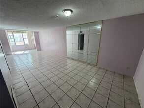 7355 W 4th Ave in Hialeah, FL - Building Photo - Building Photo
