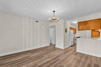 1522 Benjamin Pkwy in Greensboro, NC - Building Photo - Building Photo