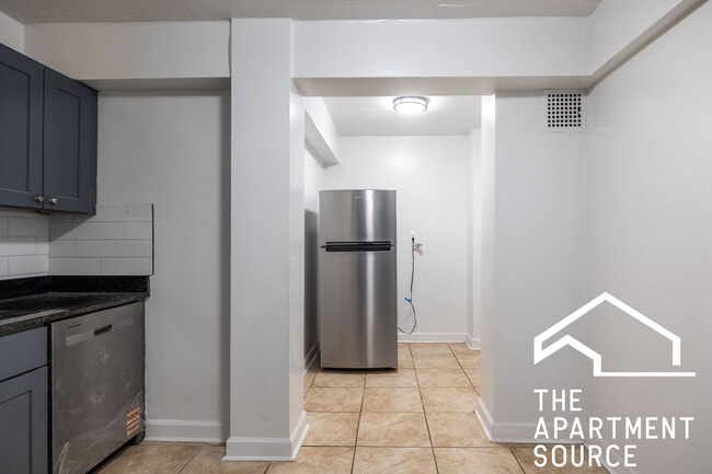 1360 W Touhy Ave in Chicago, IL - Foto de edificio - Building Photo