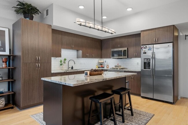 740 Portland Ave in Minneapolis, MN - Foto de edificio - Building Photo