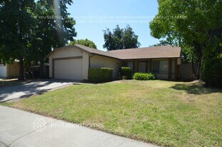 7171 Predial Way in Sacramento, CA - Building Photo