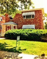 1132 Moorlands Dr in Richmond Heights, MO - Building Photo