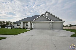 7616 SW Lowell Ln in Topeka, KS - Building Photo