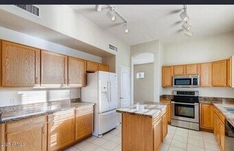 17640 N 17th St in Phoenix, AZ - Building Photo - Building Photo