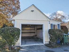 64 Truman Rd in Newton, MA - Foto de edificio - Building Photo