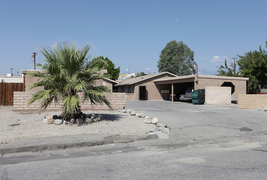 White Sands in Desert Hot Springs, CA - Foto de edificio