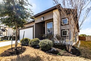 5530 Pin Pt in San Antonio, TX - Building Photo