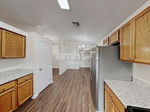 7590 Fawn Lake Dr N in Jacksonville, FL - Building Photo - Building Photo