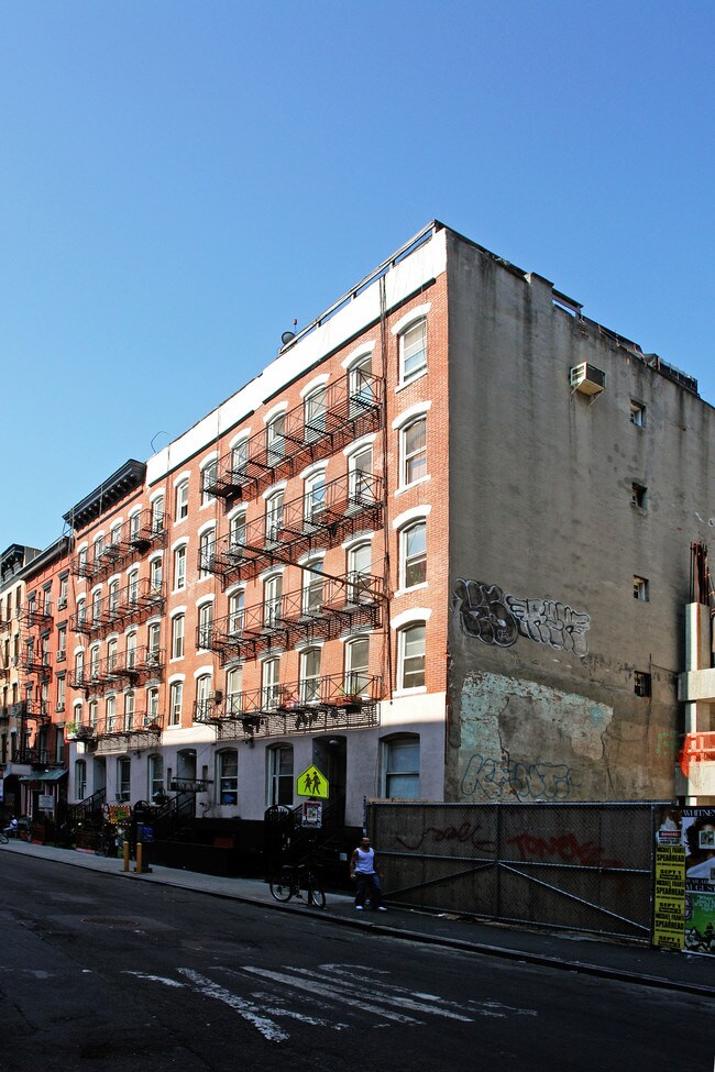 163  Ludlow Street in New York, NY - Building Photo - Building Photo