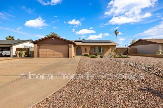 property at 5610 W Grovers Ave