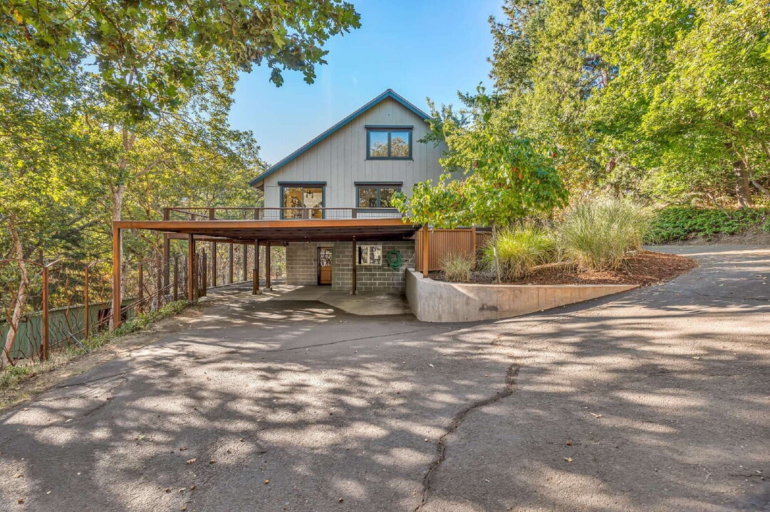 970 Elkader St in Ashland, OR - Building Photo