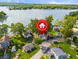 15 Hawthorne Rd in East Hampton, CT - Building Photo