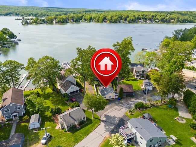 property at 15 Hawthorne Rd