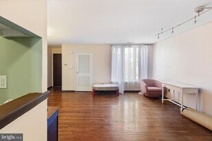 328 Queen St in Philadelphia, PA - Building Photo